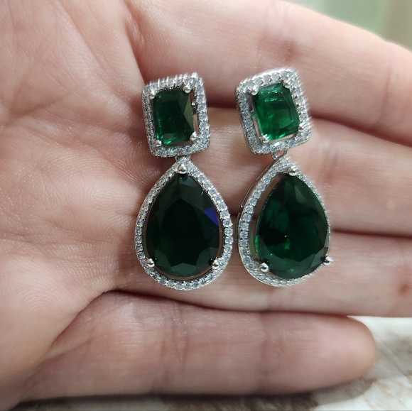 New Emerald Dangle Silver Plated Earrings - Picture 5 of 8
